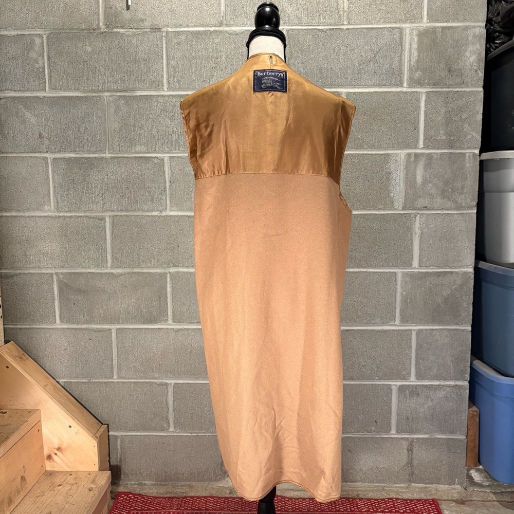 Burberry trench coat. - Picture 8 of 16